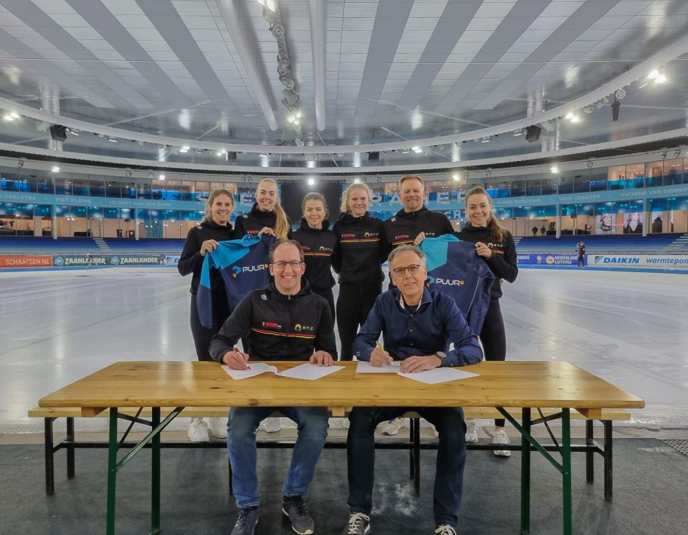 Teamfoto_Thialf_Goed Teamfoto contract tekenen