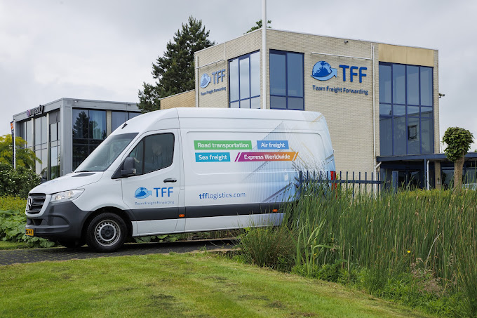 Team Freight Forwarding bedrijf en bus